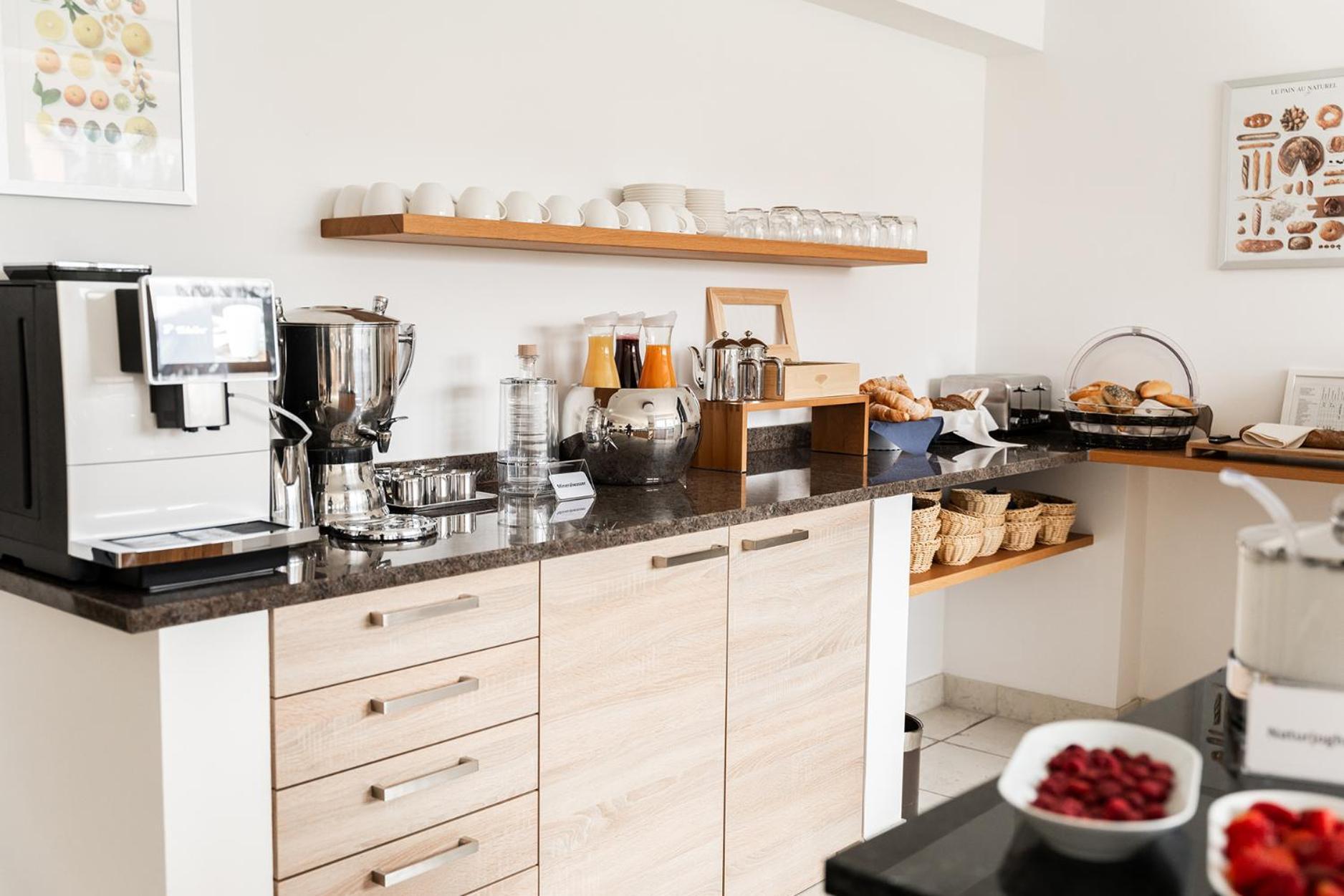 Hotel Vier Jahreszeiten An Der Therme & Kliniken Bad Krozingen Naehe Freiburg & Schwarzwald Ideal Fuer Wellness Kur & Business Ausfluege 24H Check In- Wlan & Parken Gratis Zewnętrze zdjęcie