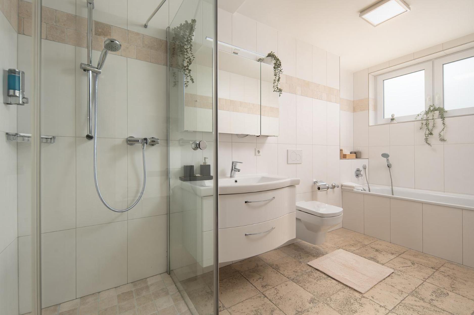 Hotel Vier Jahreszeiten An Der Therme & Kliniken Bad Krozingen Naehe Freiburg & Schwarzwald Ideal Fuer Wellness Kur & Business Ausfluege 24H Check In- Wlan & Parken Gratis Zewnętrze zdjęcie